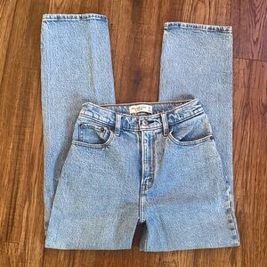 Abercrombie & Fitch Curve Love Ultra High-Rise Medium Wash 90’s Straight Jeans